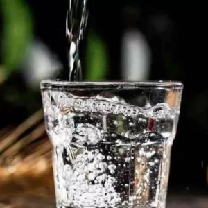 听说白酒有五味——酸、甜、苦、辣、涩！